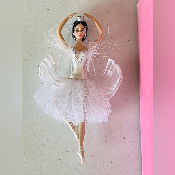 Barbie as the swan queen in swan lake ornament - Picture 7 of 12